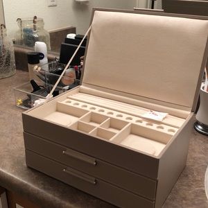 Wolf jewelry organizer